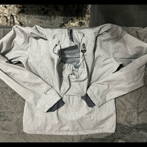 Woman’s jacket - Picture 2 of 15